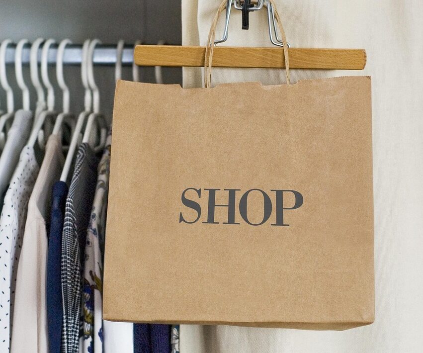 découvrez notre sélection de wardrobes élégantes et fonctionnelles pour optimiser le rangement de vos vêtements. styles variés, matériaux de qualité et solutions adaptées à tous les espaces. trouvez l’armoire idéale pour votre intérieur.