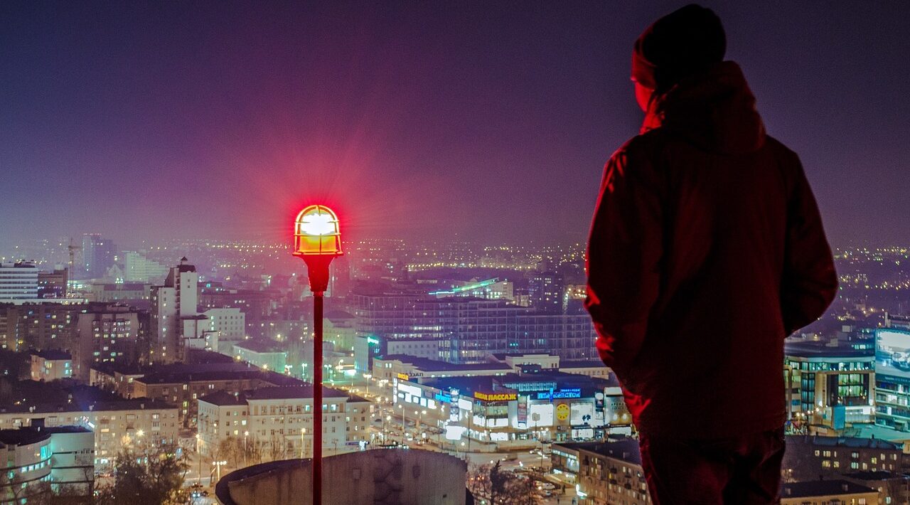 découvrez nos services de couverture professionnelle pour tous vos besoins en toiture : réparation, entretien et installation de toitures résistantes et durables pour protéger votre maison.