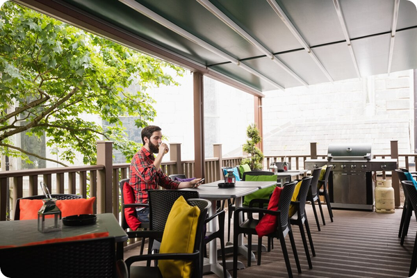 Pergola_comment protéger votre terrasse des intempéries