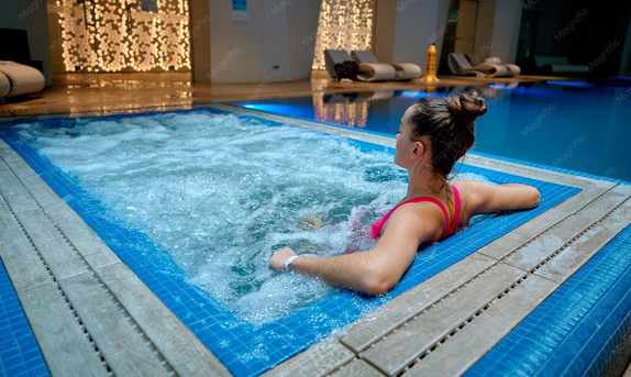 Piscine_comment intégrer un spa pour une relaxation totale