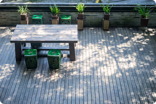 Terrasse en bois composite_durabilité et occultation esthétique