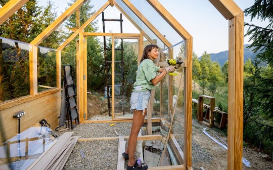 Aménager un abri de jardin en atelier de bricolage fonctionnel