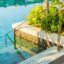 Comment moderniser une piscine ancienne tout en améliorant son confort ?