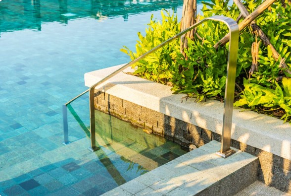 Comment moderniser une piscine ancienne tout en améliorant son confort