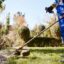 Les bonnes pratiques pour réussir le débroussaillage d’un jardin